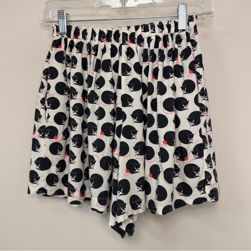 Johnnie B: Girls Black / White Cat Printed Shorts, Size 11-12Y
